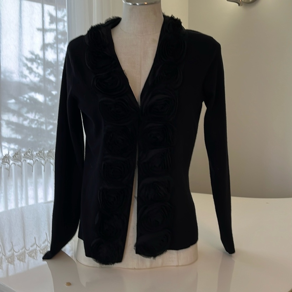 Red rose accent cardigan size medium